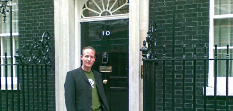 Simon wears WordPress t-shirt outside No10 Simon wears WordPress t-shirt outside No10